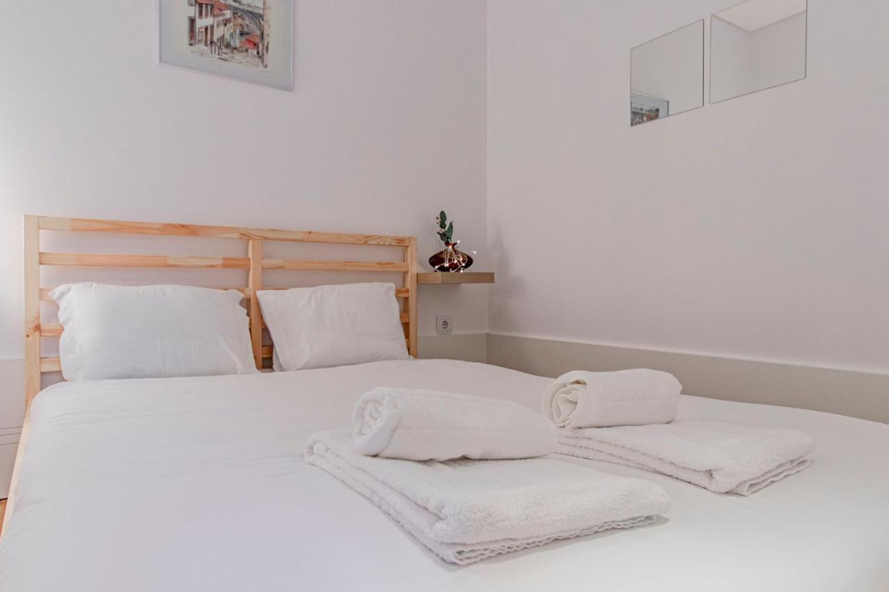 Sweet Studio Apartment W/ Big Balcony By Lovelystay Porto Exteriér fotografie