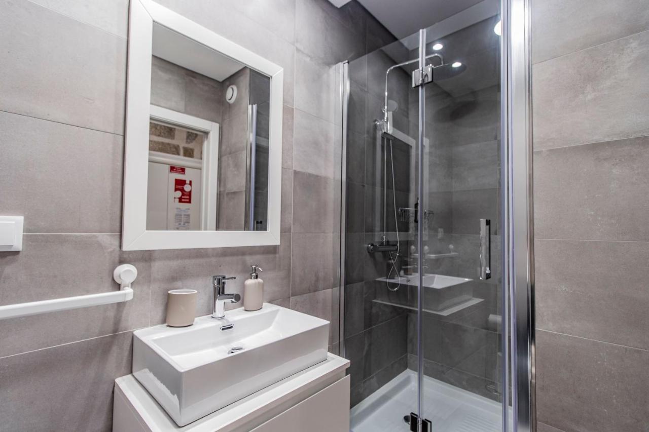 Sweet Studio Apartment W/ Big Balcony By Lovelystay Porto Exteriér fotografie